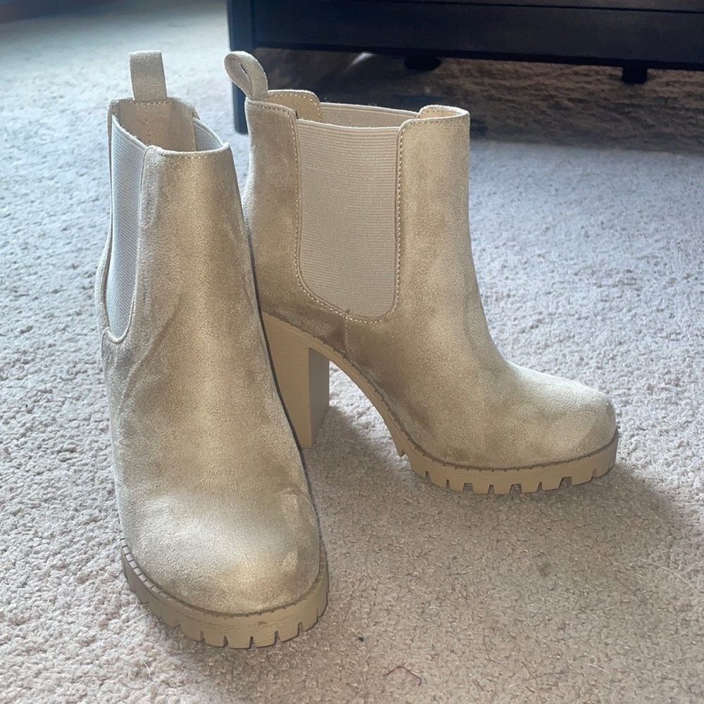 5.5 Super Cute Suede Booties
